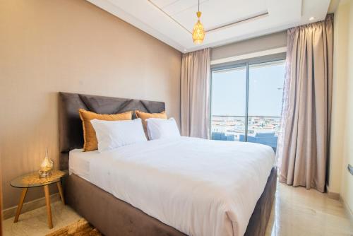 Ένα ή περισσότερα κρεβάτια σε δωμάτιο στο New Luxury Apartment 130sqm with SeaView WiFi Unlimited with Optical Fiber