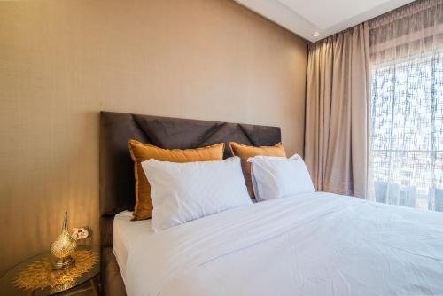 Ένα ή περισσότερα κρεβάτια σε δωμάτιο στο New Luxury Apartment 130sqm with SeaView WiFi Unlimited with Optical Fiber