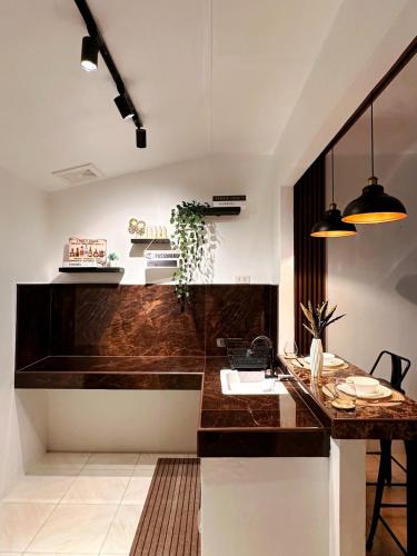 a kitchen with a counter top and a table at The Lounge Platinum by KRD in Butuan