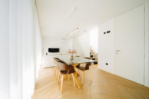 a dining room with a glass table and chairs at Casa da Pipa in Geres