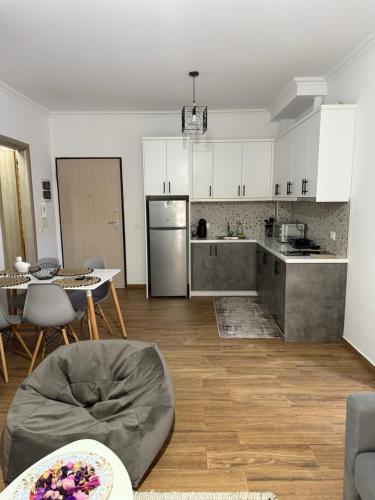 Köök või kööginurk majutusasutuses Luka Apartment in Sarande