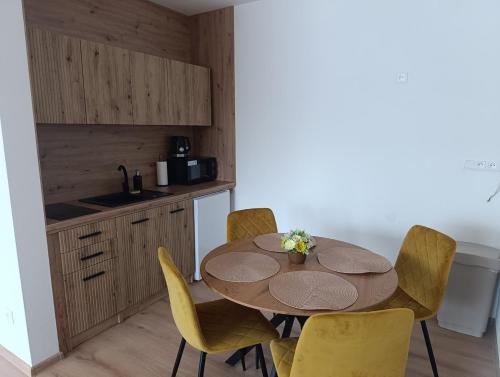 Dapur atau dapur kecil di Apartmán A-103 Brezovina
