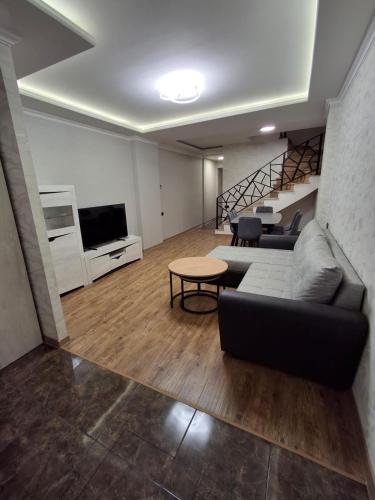 Yerevan Nar-Dos