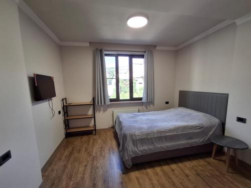 Llit o llits en una habitació de Yerevan Nar-Dos