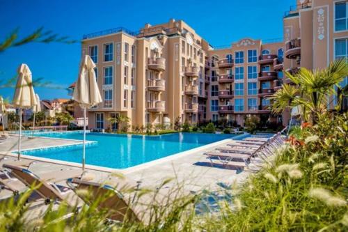 Swimmingpoolen hos eller tæt på Marea Garden Apartment Ravda