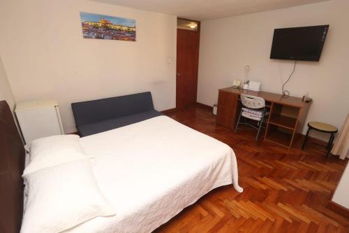 Ένα ή περισσότερα κρεβάτια σε δωμάτιο στο Condo located just 4 blocks from the main square