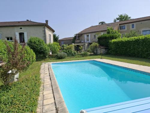 a swimming pool in the yard of a house at Gite du prince in Saint-Vincent-Rive-dʼOlt