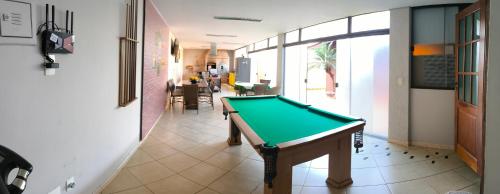 Biliár nebo kulečník v ubytování Sobrado com piscina