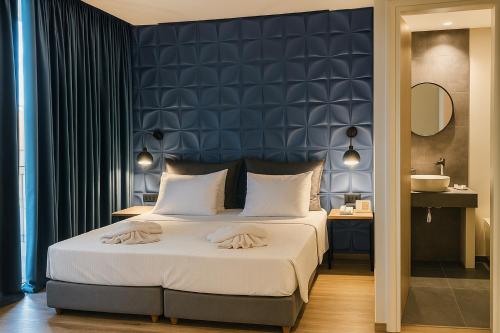 Postel nebo postele na pokoji v ubytování Athens coast hotel