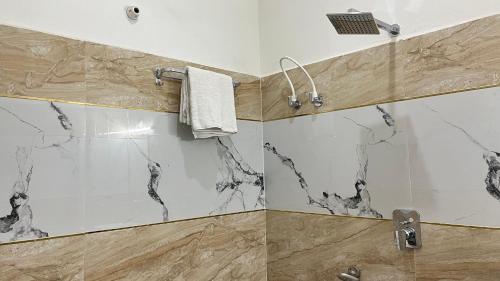 Un baño de Manya Palace