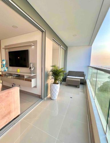 TV a/nebo společenská místnost v ubytování Apartamento Moderno y Lujoso con vista al Mar PISO19 - Cerca a la Ciudad Amurallada