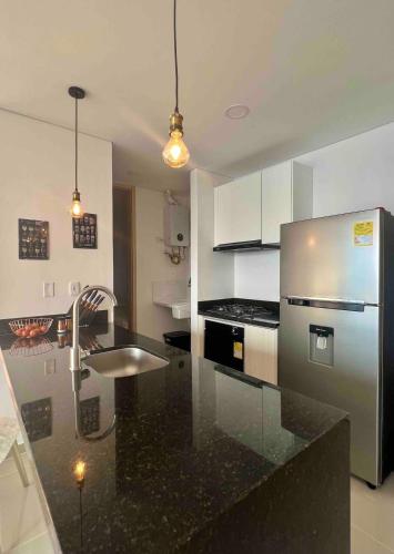 Kuchyň nebo kuchyňský kout v ubytování Apartamento Moderno y Lujoso con vista al Mar PISO19 - Cerca a la Ciudad Amurallada