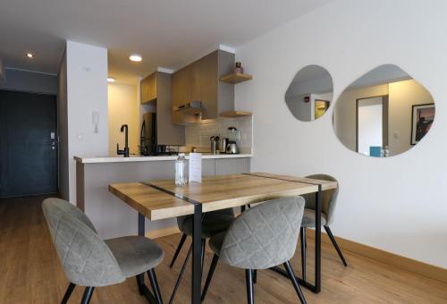 Una cocina o zona de cocina en Morada by Wynwood House