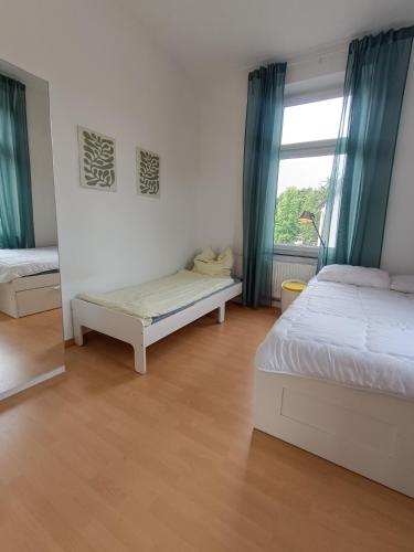 a bedroom with two beds and a window at Wohnung am Schlosspark in Bendorf