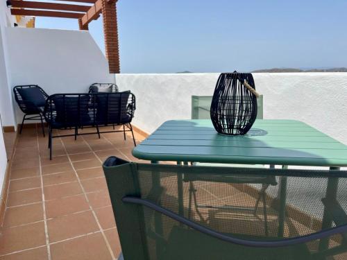 Μπαλκόνι ή βεράντα στο Apartamento Avigar con vistas a la montaña y piscina
