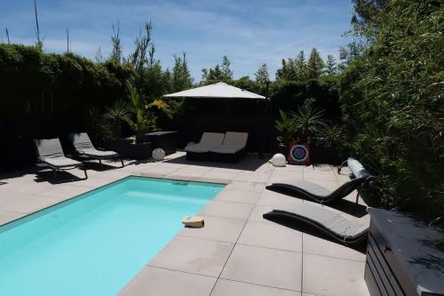 Spacious house for 8 with swimming pool