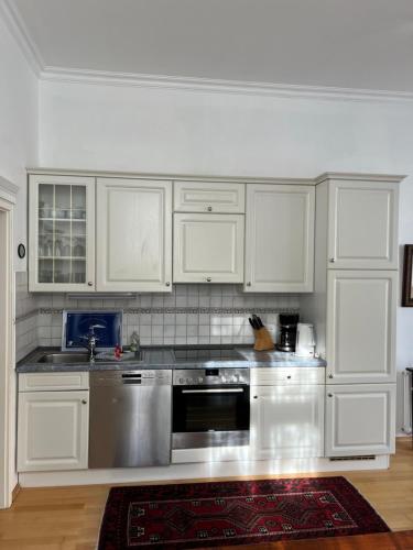 Kuchyň nebo kuchyňský kout v ubytování Schöne Ferienwohnung in Seebad Bansin 200m vom Strand (Heringsdorf, Kaiserbäder, Usedom)