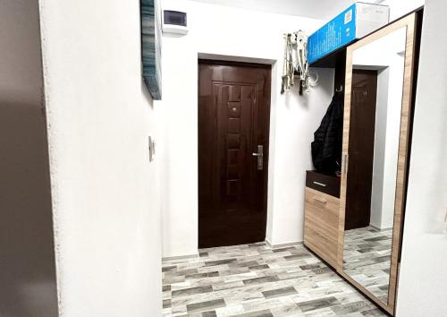 a hallway with a mirror and a door at Studio Navae in Năvodari
