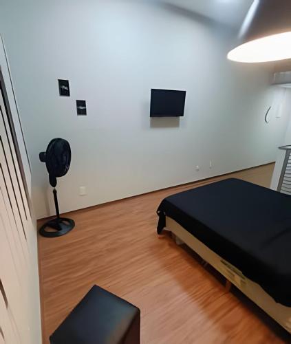 a bedroom with a bed and a lamp in a room at Studio Prime - Centro Niterói 704 (Sem Ar) in Niterói
