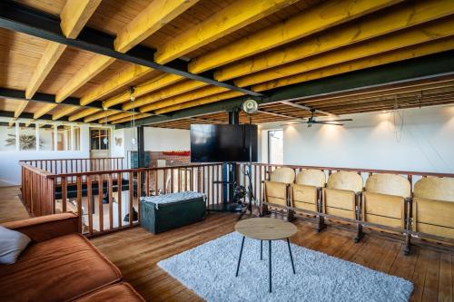 Posezení v ubytování Loft Madeleine, unieke locatie oude fabriek