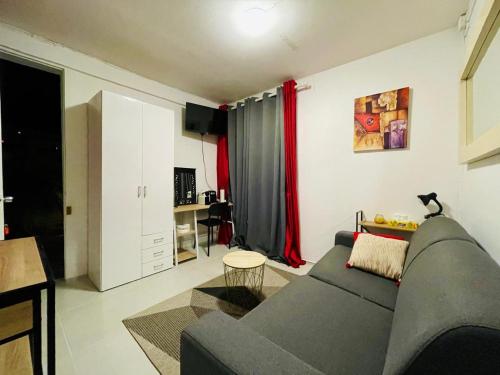 TV a/nebo společenská místnost v ubytování Studio Stay in Cluny