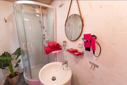 Photo de la galerie de l'établissement Pinky Room, à Saint-Julien