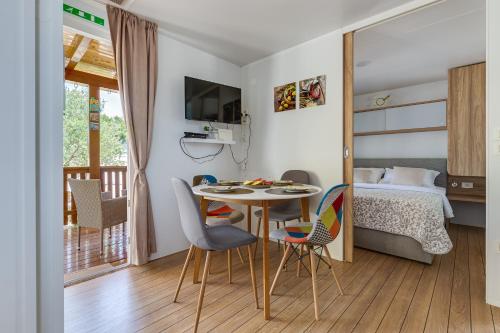 Posteľ alebo postele v izbe v ubytovaní Mobile House F&L