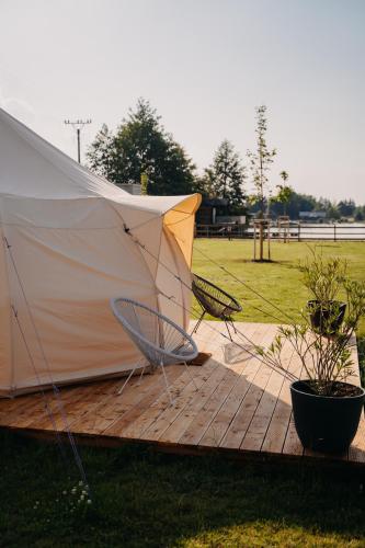 Zahrada ubytování Glamping Wake Surf Náklo