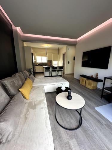 Her Luxury Apartment & Private Rooftop Spa