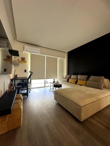 Her Luxury Apartment & Private Rooftop Spa