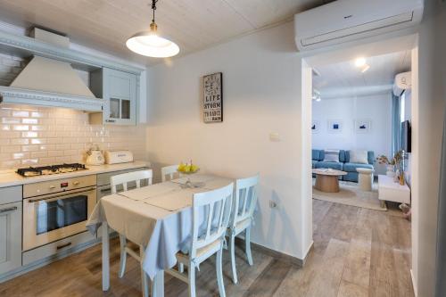 Villa LULU with heated pool, sauna & hot tub