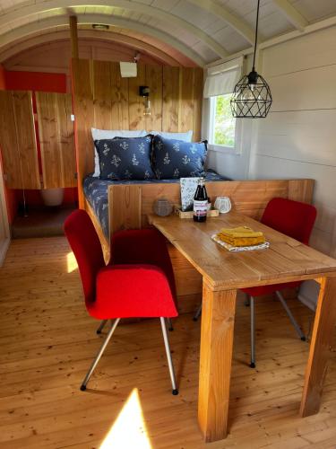 Posezení v ubytování Tiny house in het Reitdiepdal