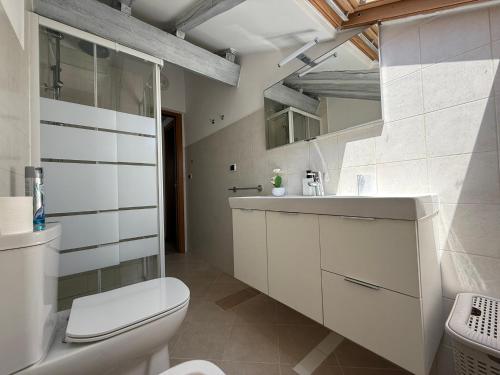 a bathroom with a toilet and a sink at Accogliente Mansarda Vicino al Mare in Savona