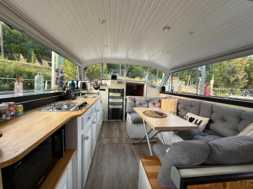 Charmant bateau sur la Marne