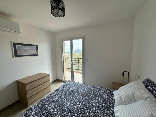 Ένα ή περισσότερα κρεβάτια σε δωμάτιο στο Appartement 2-4 pers vue mer proche port