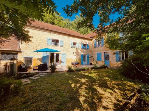 Charmante périgourdine en pleine nature