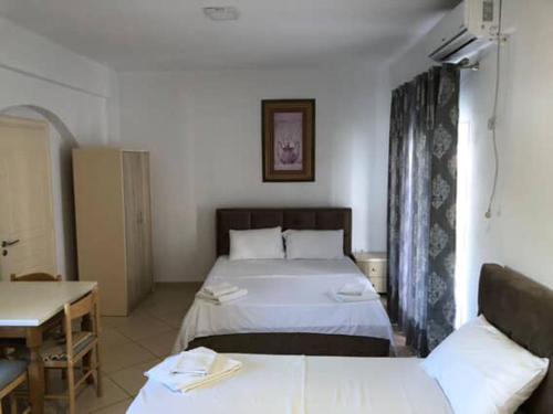 Postel nebo postele na pokoji v ubytování Vila Eri Ksamil