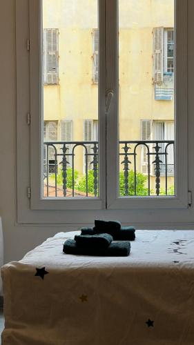 One bedroom near train station