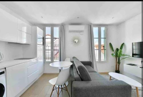 Cannes Croisette T2 new sublime