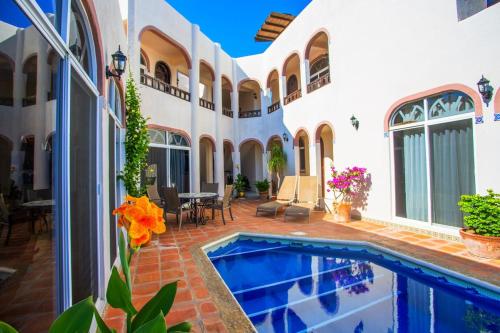 a courtyard with a swimming pool in a house at Casa de La Paz - Beautiful Beachfront Villa in Puerto Escondido