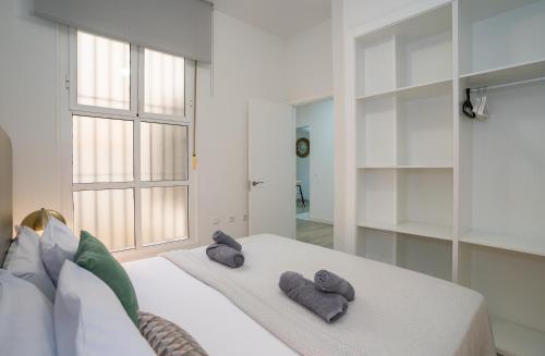 Postel nebo postele na pokoji v ubytování Stay Unique Teatro Cervantes Street