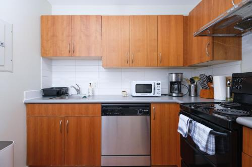 Gallery image of Classy Downtown Vancouver Apartment Near Waterfront Station in Vancouver