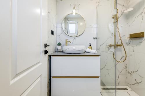 a bathroom with a sink and a mirror at Vila Antisha in Runović