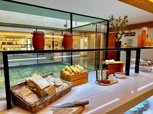Makanan di atau berdekatan hotel