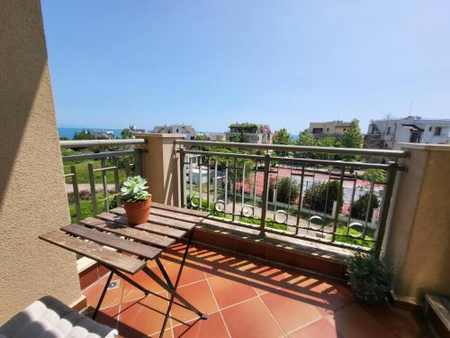 a balcony with a wooden bench on a balcony at Solea Studio in Chernomorets
