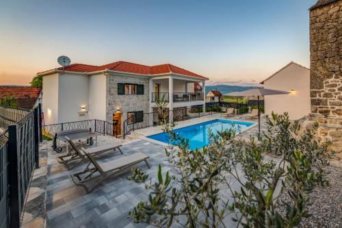 Vila Antisha - Kamena villa sa grijanim bazenom