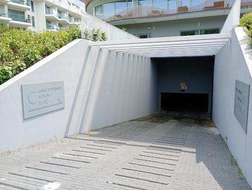 a white wall with a tunnel in front of a building at APART PARK -Lividus112 in Świnoujście