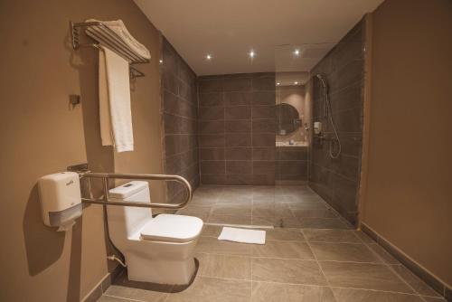 Koupelna v ubytování Hotel F25