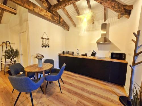 a kitchen and dining room with a table and chairs at O Sítio das Oliveiras in Amarante