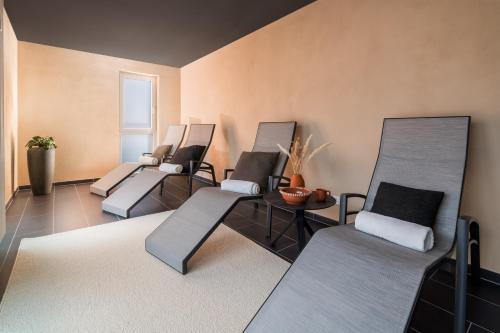 a room with a row of chairs and a table at Überwasser Hotel in Cuxhaven